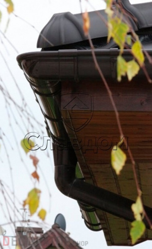 Желоб водосточный GALECO ПВХ темно-коричневый RAL 8019 D 124 мм 4 пог.м в Воронеже