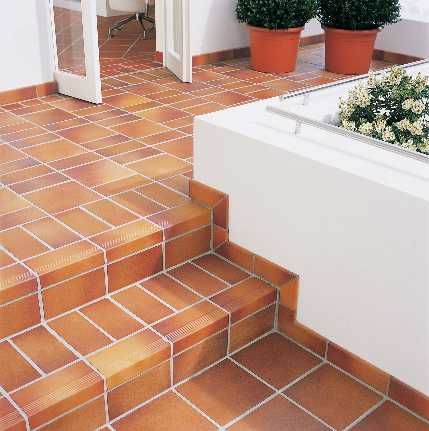 Монтаж клинкерных ступеней и плитки